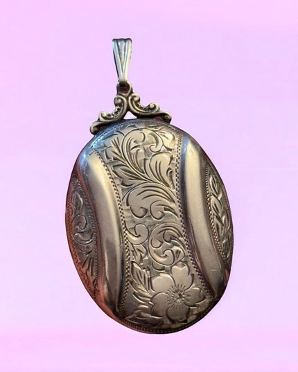 Antique Lovely Sterling silver 925 etched large oval locket pendant