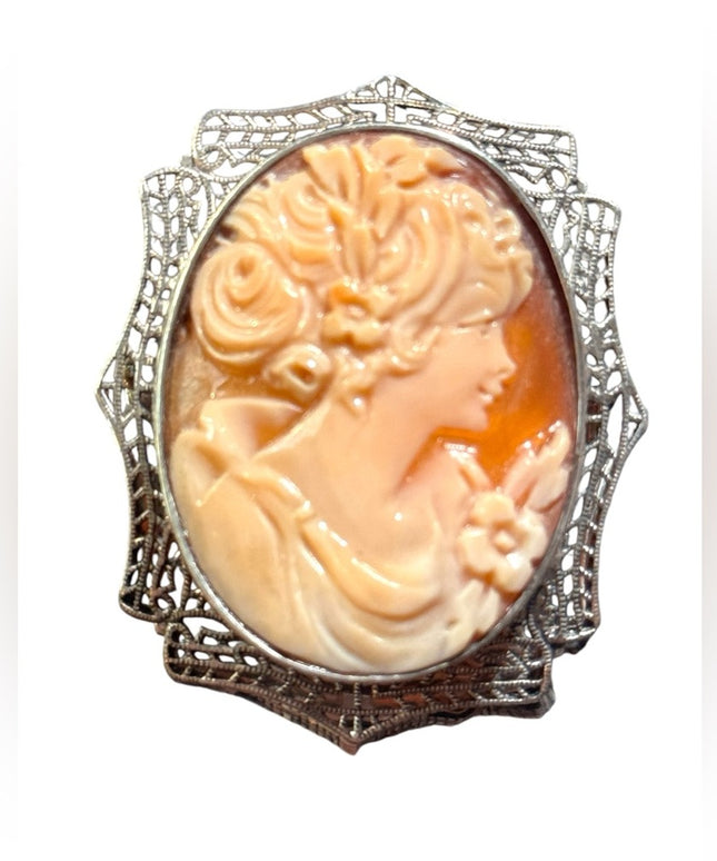 Stunning vintage 1950s  Cameo pendant brooch shell carved filagree design