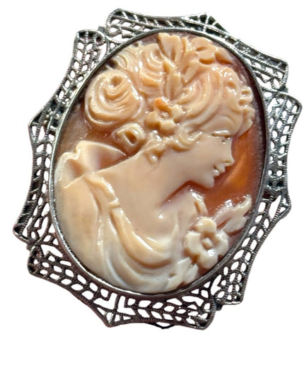 Stunning vintage 1950s  Cameo pendant brooch shell carved filagree design