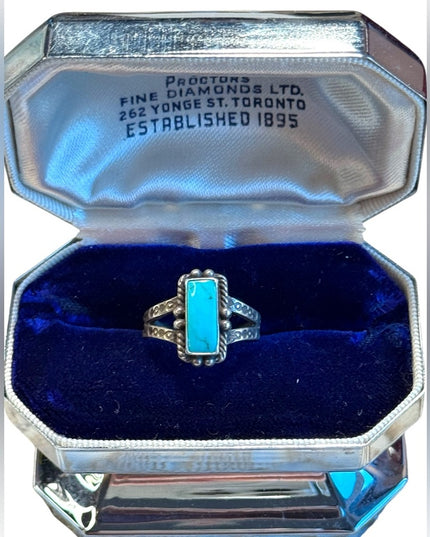 Vintage sterling silve 925 turquoise hammered design Navajo ring