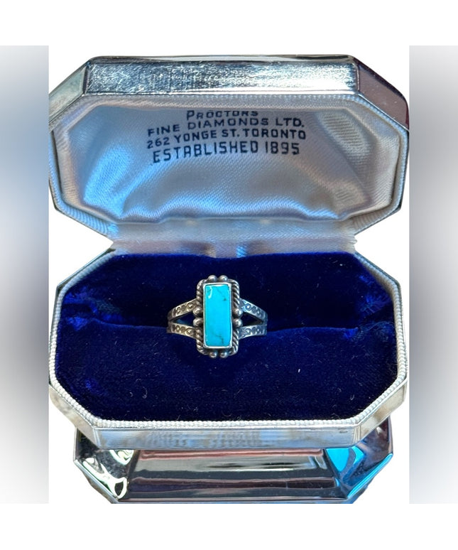 Vintage sterling silve 925 turquoise hammered design Navajo ring