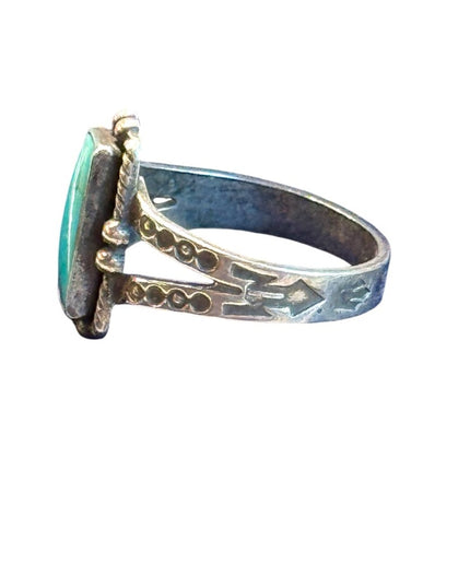 Vintage sterling silve 925 turquoise hammered design Navajo ring