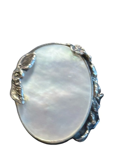 Stunning chunky vintage MOP  statement ring w/ flower design