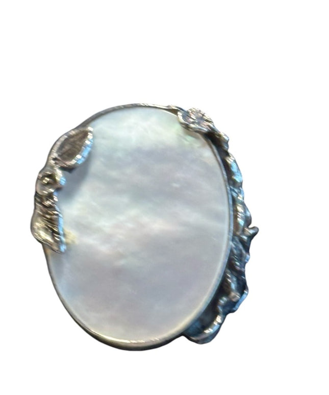 Stunning chunky vintage MOP  statement ring w/ flower design