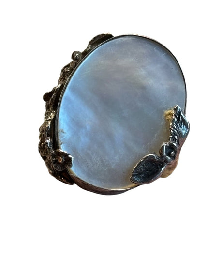 Stunning chunky vintage MOP  statement ring w/ flower design