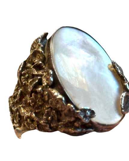 Stunning chunky vintage MOP  statement ring w/ flower design