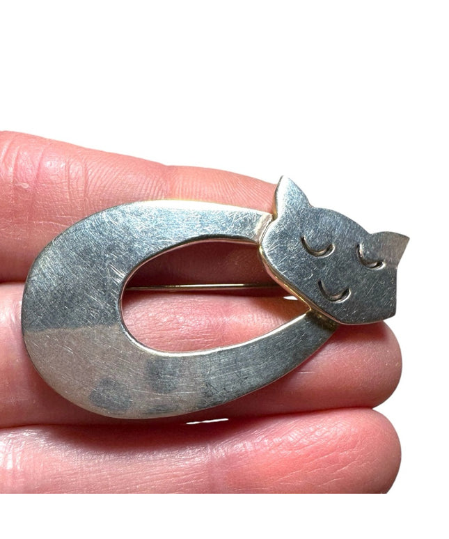 Vintage sleeping Cat brooch sterling ailver 925 Taxco Mexico TC-09