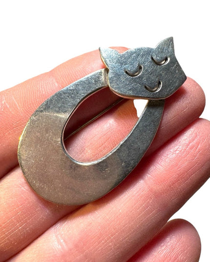 Vintage sleeping Cat brooch sterling ailver 925 Taxco Mexico TC-09