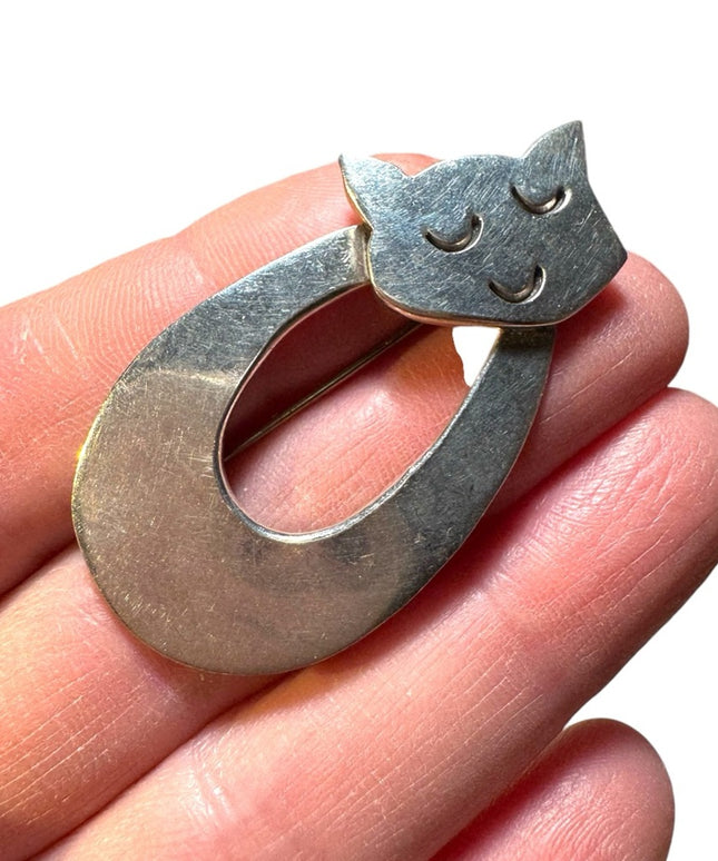 Vintage sleeping Cat brooch sterling ailver 925 Taxco Mexico TC-09