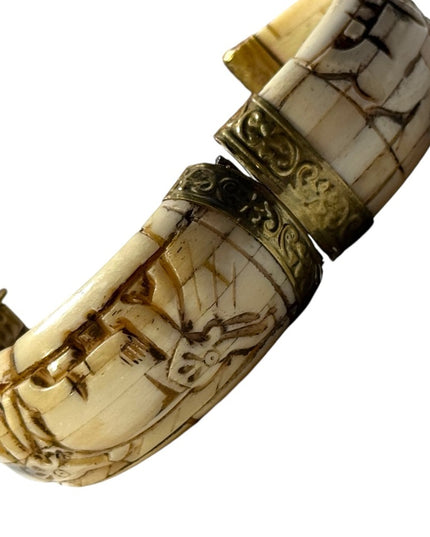 Vintage bovine bone island indo carved elephant bangle bracelet