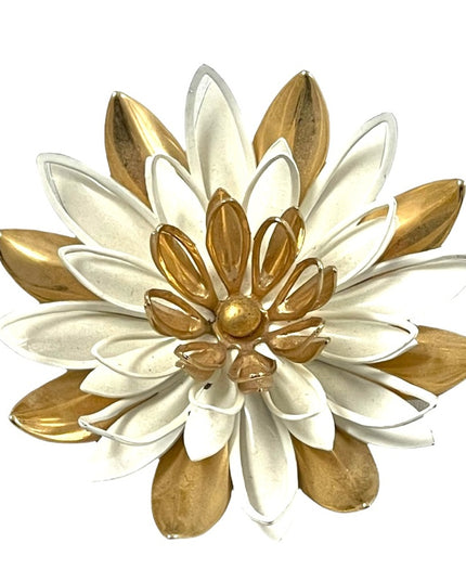 - Vintage Sarah Coventry white gold metal flower brooch white enamel water…