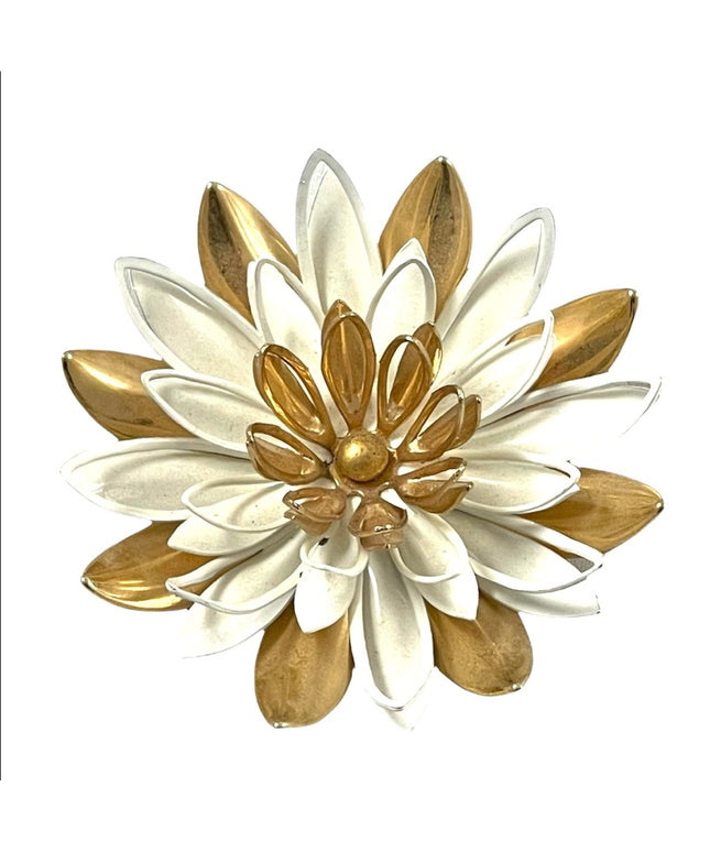 - Vintage Sarah Coventry white gold metal flower brooch white enamel water…