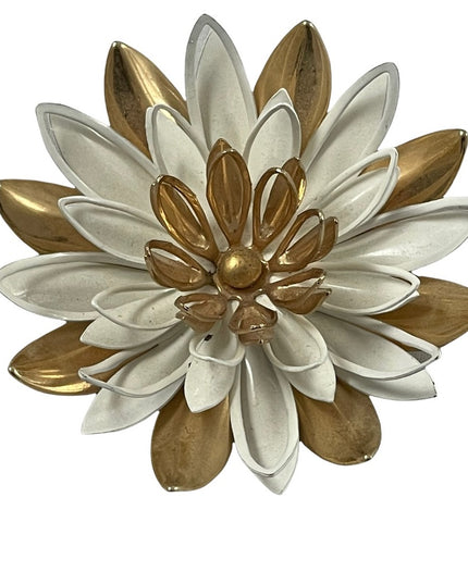 - Vintage Sarah Coventry white gold metal flower brooch white enamel water…