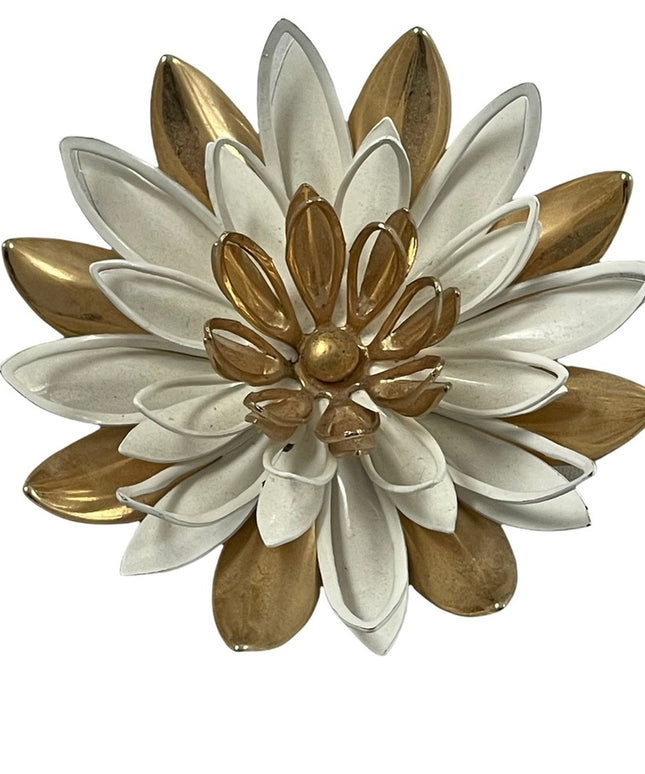 - Vintage Sarah Coventry white gold metal flower brooch white enamel water…