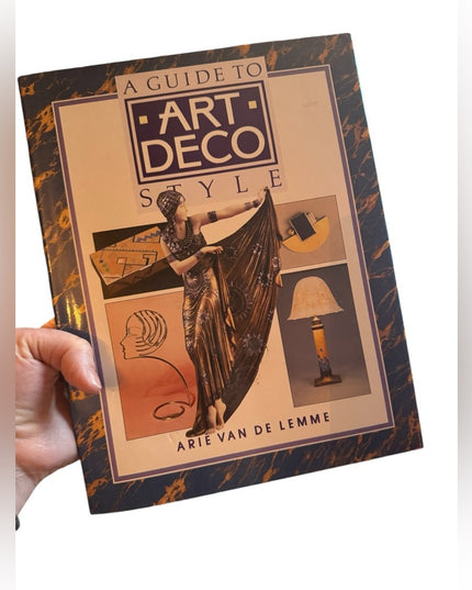 A Guide to Art Deco Style
Book by Arie Van De Lemme Antique reference book