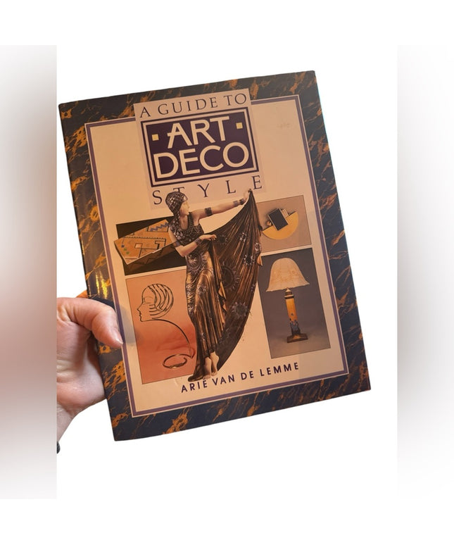 A Guide to Art Deco Style
Book by Arie Van De Lemme Antique reference book