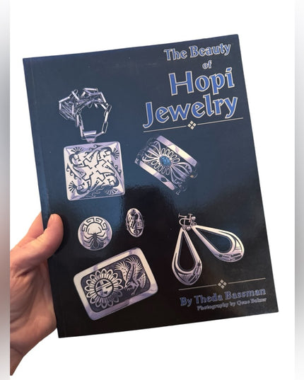 The Beauty of Hopi Jewelry
Book SC Theda Bassman Native Southwestern Reference