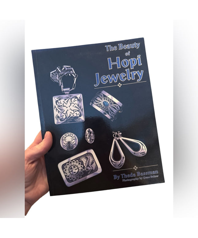 The Beauty of Hopi Jewelry
Book SC Theda Bassman Native Southwestern Reference