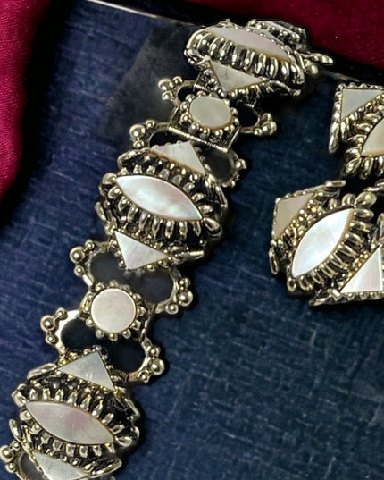Vintage 1960s Faux MOP chunky bracelet & matching  clip on earrings anti…