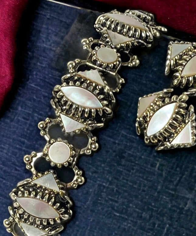Vintage 1960s Faux MOP chunky bracelet & matching  clip on earrings anti…