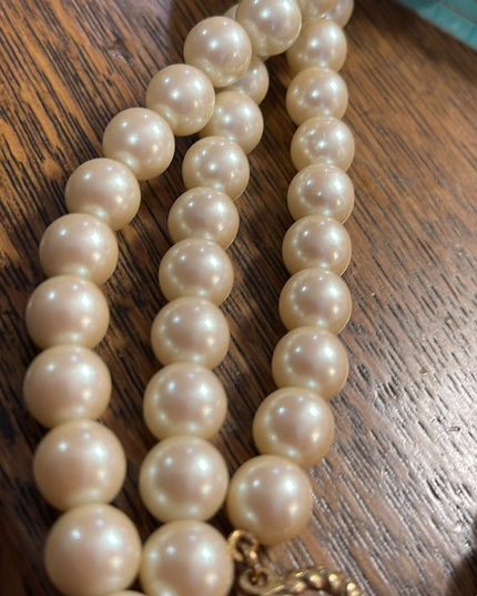 Vintage 3 strand faux pearl fancy necklace