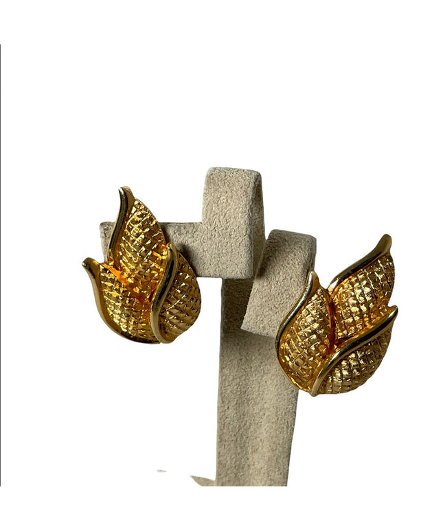Vintage CORO gold leaf Fancy clip on earrings