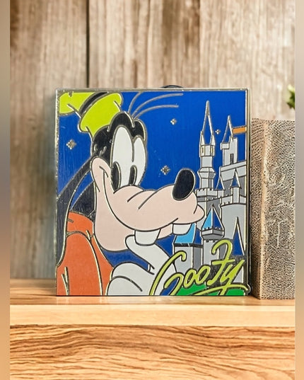 Goofy Signed Magic Kingdom Castle Disneyland Trading pin brooch