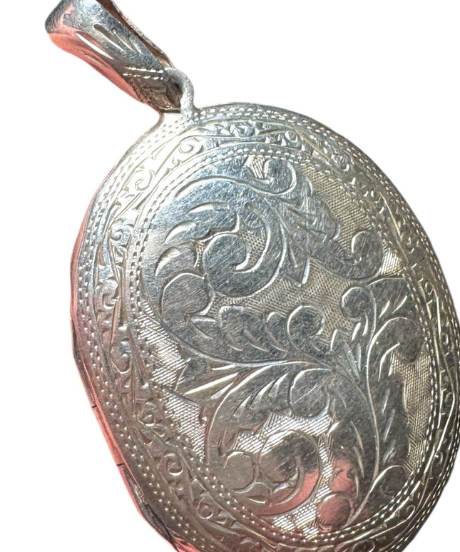 Stunning Vintage Siam Sterling silver 925 Goddess Large pendant locket etched