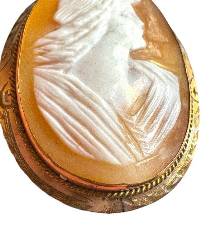Vintage 1930s Elegant rolled gold shell Cameo Brooch