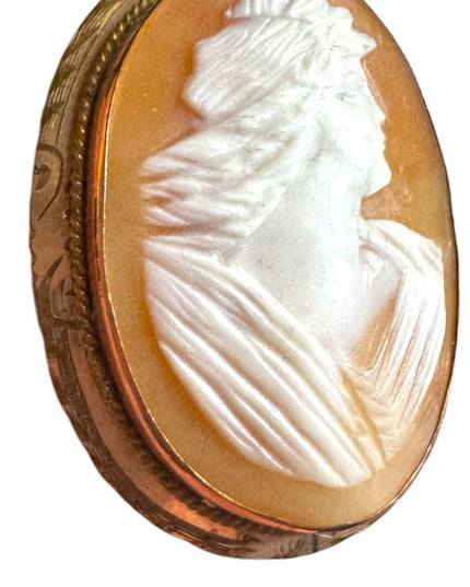 Vintage 1930s Elegant rolled gold shell Cameo Brooch