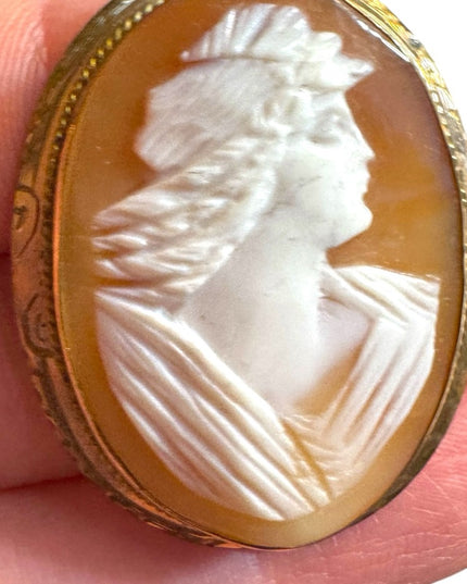 Vintage 1930s Elegant rolled gold shell Cameo Brooch