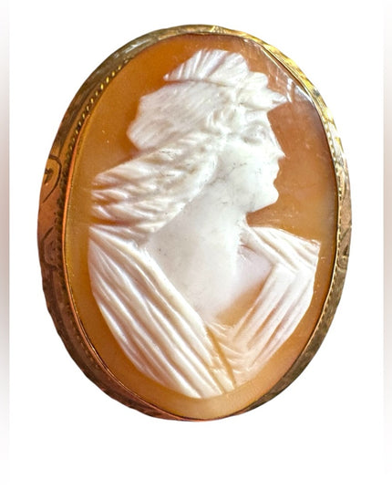 Vintage 1930s Elegant rolled gold shell Cameo Brooch