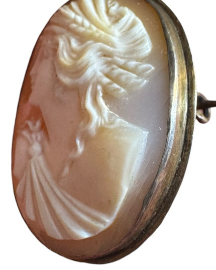 Antique silver Elegant conch shell carved Cameo Brooch left facing