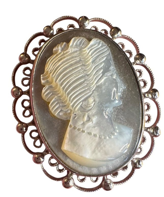 Vintage Sorrento sterling filagree 925 MOP mother of
pearl carved cameo brooch