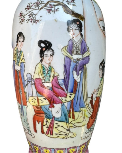 Art Chinese Porcelain Vintage Family Rose Vase Polychrome Women in the Garden