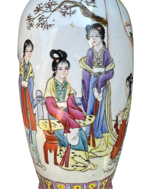 Art Chinese Porcelain Vintage Family Rose Vase Polychrome Women in the Garden