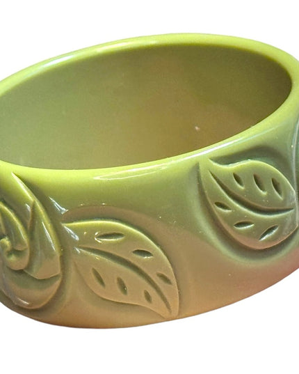 Vintage MCM 1950s chunky Bakelite Green Floral Bangle Bracelet