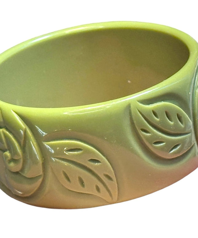 Vintage MCM 1950s chunky Bakelite Green Floral Bangle Bracelet