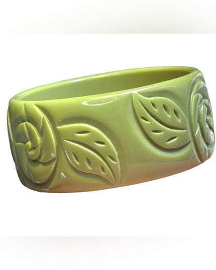 Vintage MCM 1950s chunky Bakelite Green Floral Bangle Bracelet