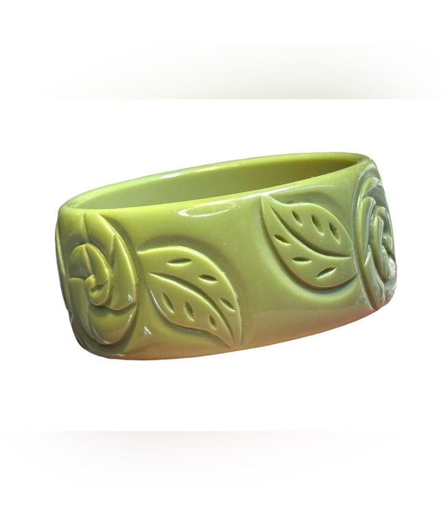 Vintage MCM 1950s chunky Bakelite Green Floral Bangle Bracelet