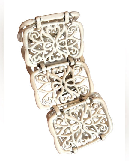 Elegant vintage 1970s enameled white floral filagree Bracelet