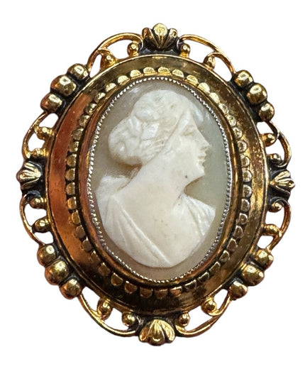 Elegant vintage Gold plt carved shell Cameo brooch