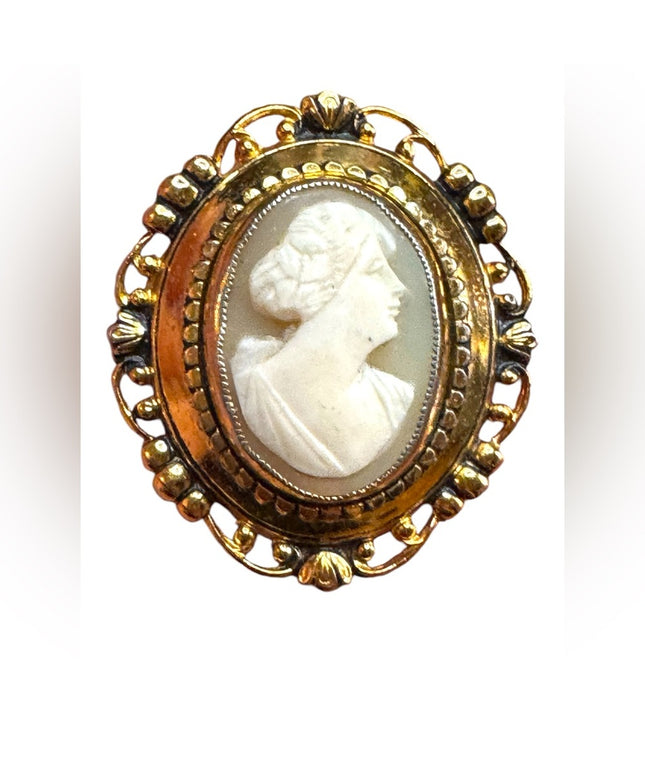 Elegant vintage Gold plt carved shell Cameo brooch