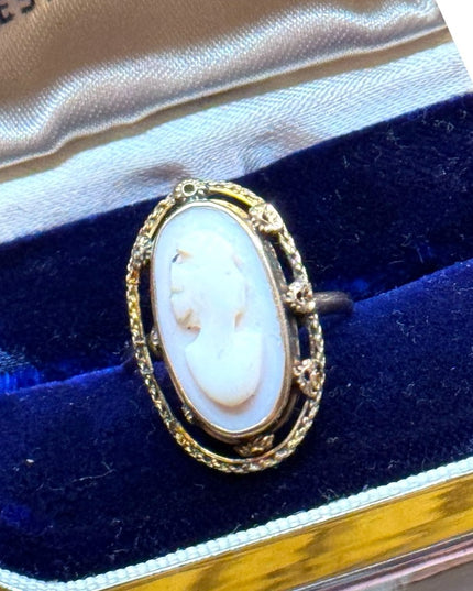 Antique 10k gold Elegant carved shell Cameo Ring