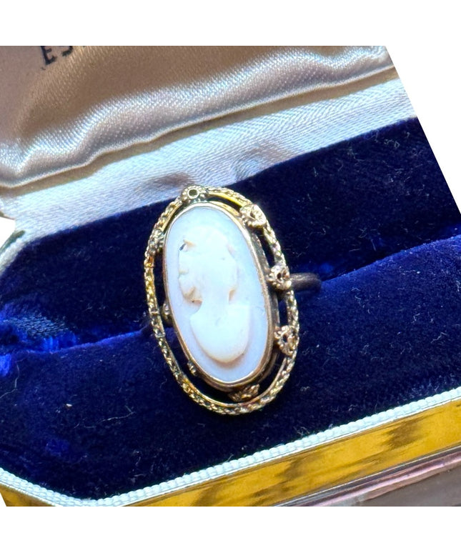 Antique 10k gold Elegant carved shell Cameo Ring