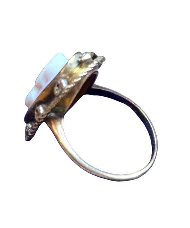 Antique 10k gold Elegant carved shell Cameo Ring