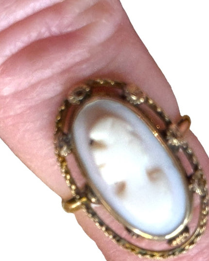 Antique 10k gold Elegant carved shell Cameo Ring