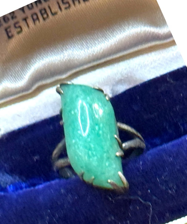 Vintage sterling silver 925 Elegant Green jade  Stone Ring