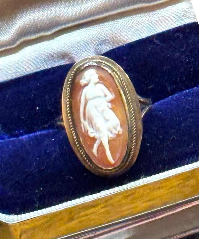 Lovely antique 14k gold carved shell oval cameo Ring