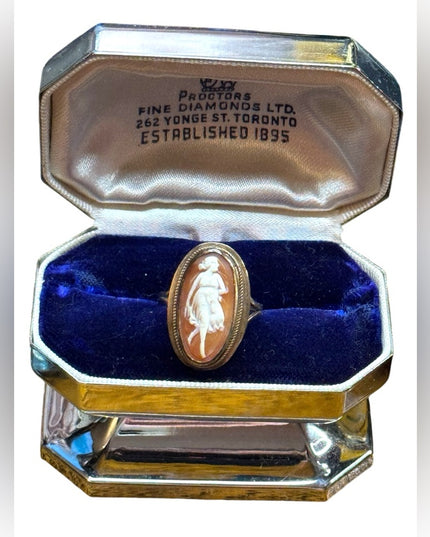 Lovely antique 14k gold carved shell oval cameo Ring